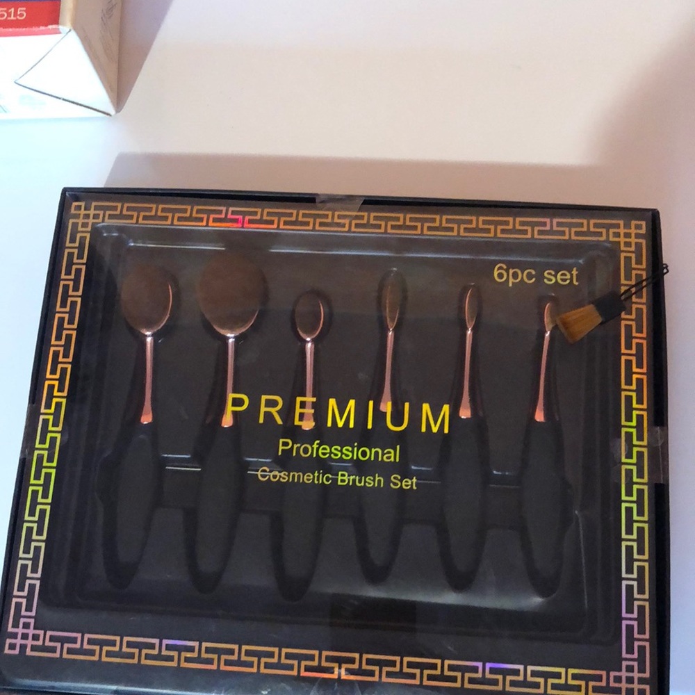 Professional cosmetic brushes never opened or used
